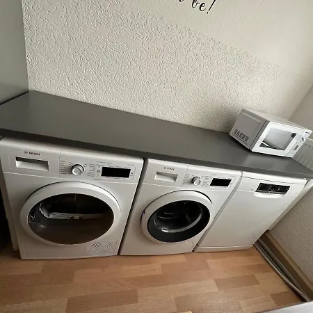 Schoene 75qm Wohnung, Zentral, Ruhig, 2 Schlafzimmer Und Kueche, Office Апартаменты *
