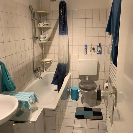 Schoene 75qm Wohnung, Zentral, Ruhig, 2 Schlafzimmer Und Kueche, Office Апартаменты