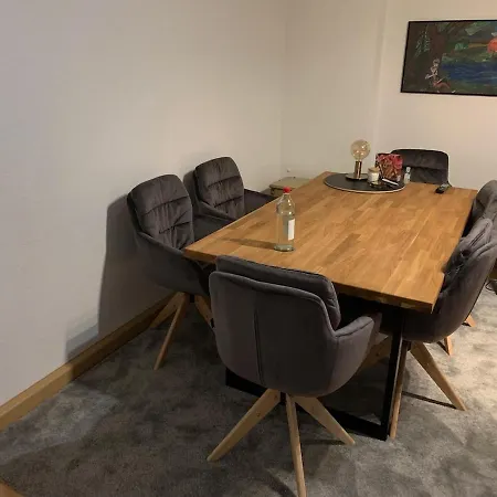 Апартаменты Schoene 75qm Wohnung, Zentral, Ruhig, 2 Schlafzimmer Und Kueche, Office *