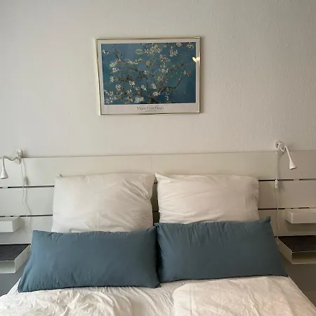 Schoene 75qm Wohnung, Zentral, Ruhig, 2 Schlafzimmer Und Kueche, Office