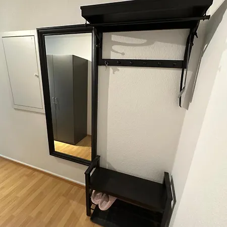 Schoene 75qm Wohnung, Zentral, Ruhig, 2 Schlafzimmer Und Kueche, Office Апартаменты